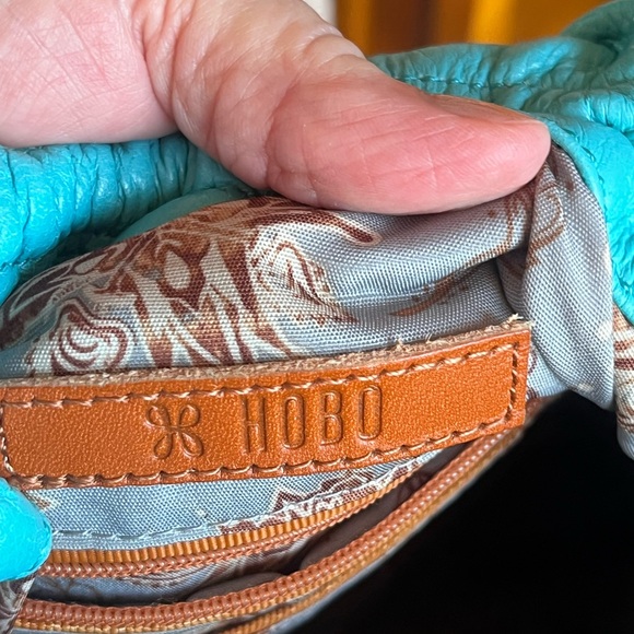 Hobo Leather Magnetic Closure adjustable strap with matching wallet - Picture 4 of 11